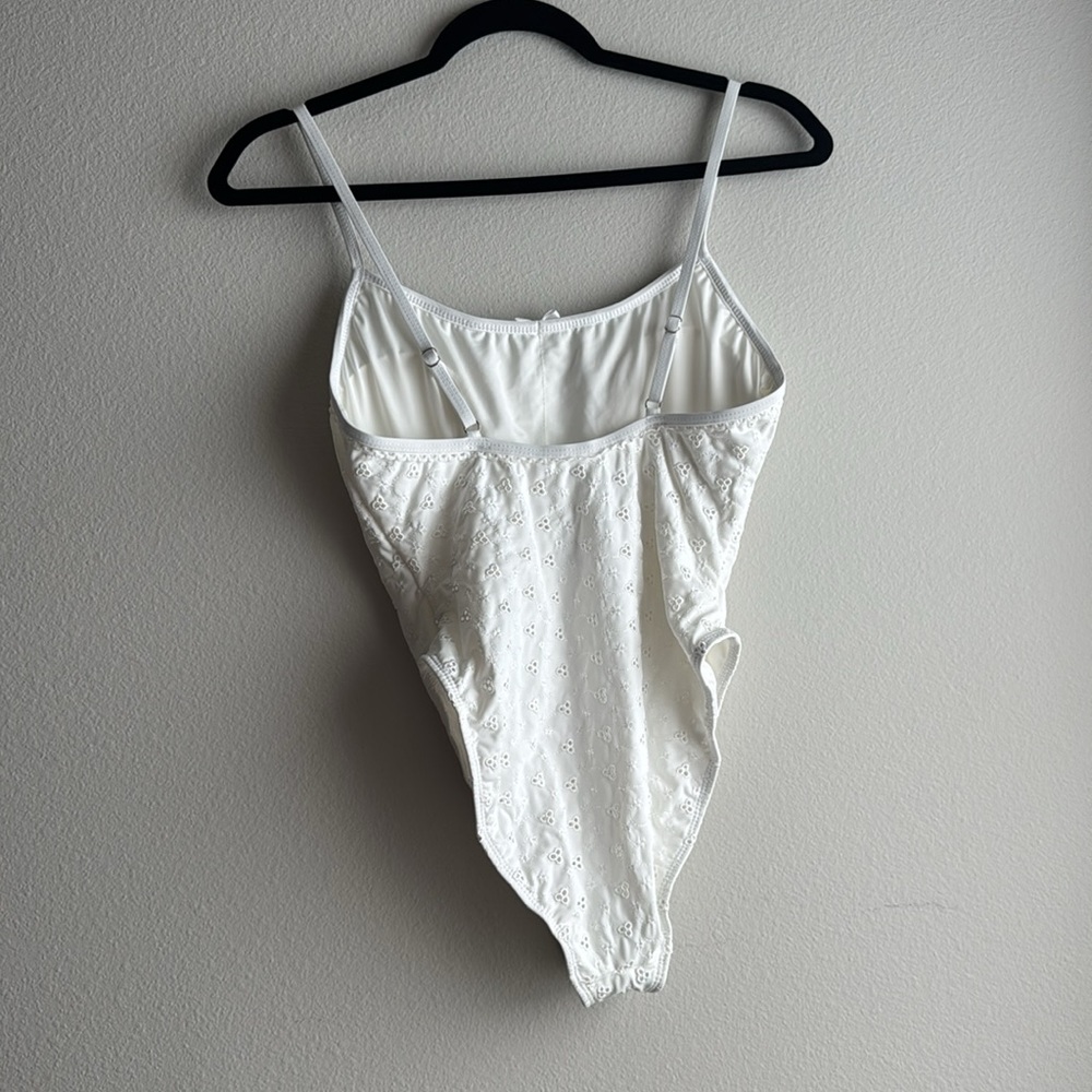 NWT Dippin Daisy White Eyelit One Piece Swimsuit Bridal Era Honeymoon medium - Picture 3 of 4